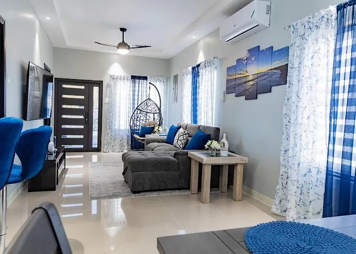 Pyramid Point Manor Ocho Rios