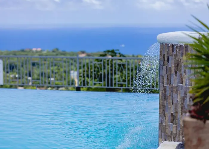 Pyramid Point Manor Villa